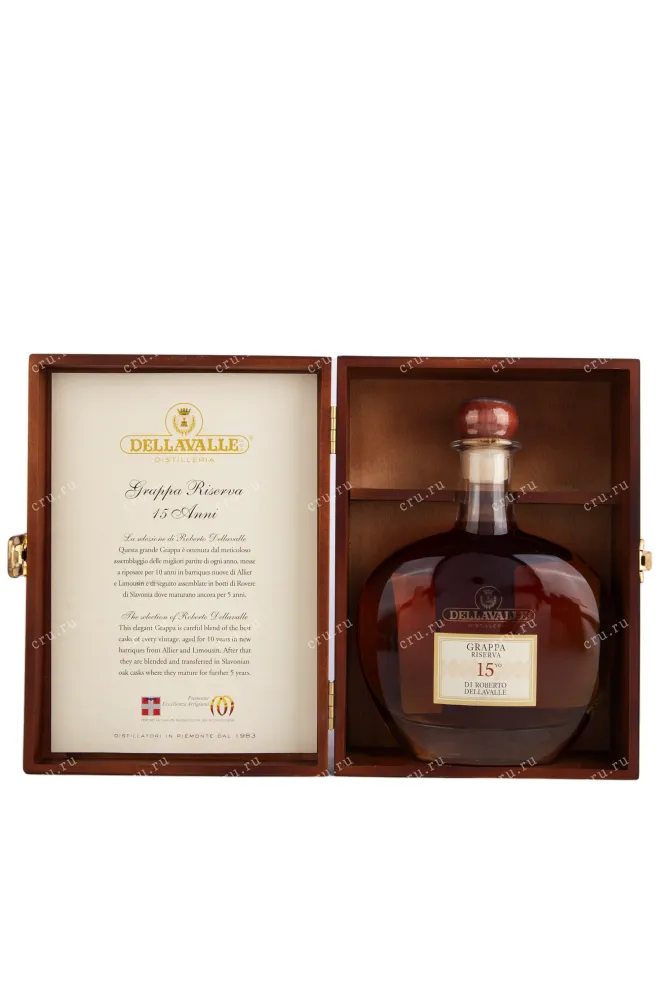 Граппа Dellavalle Riserva 15 years old gift box  0.7 л