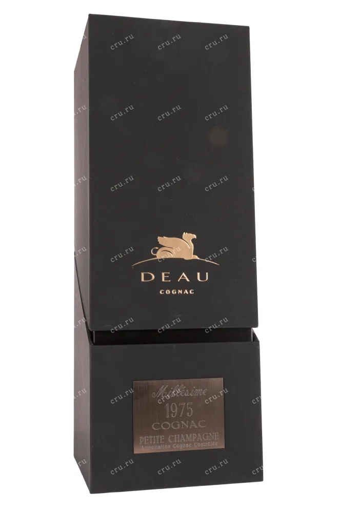 Подарочная коробка Deau Petite Champagne in gift box 1975 0.7 л