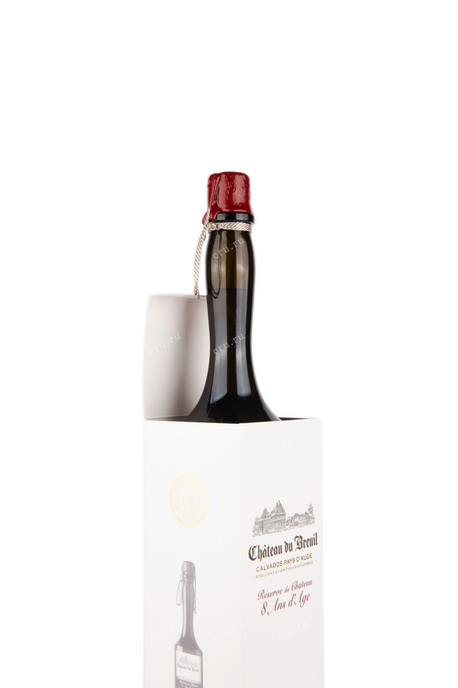 Бутылка кальвадоса Шато Дю Бреиль Резерв Дю Шато 8 лет 0.7 в подарочной коробке