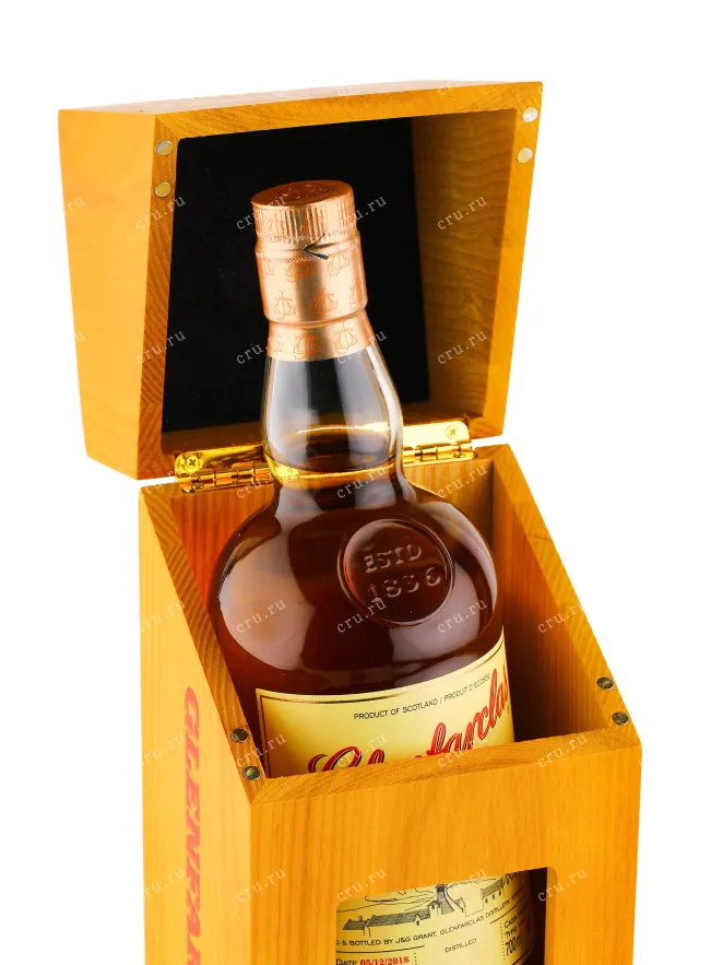 Виски Glenfarclas The Family Casks gift box 1965 0.7 л