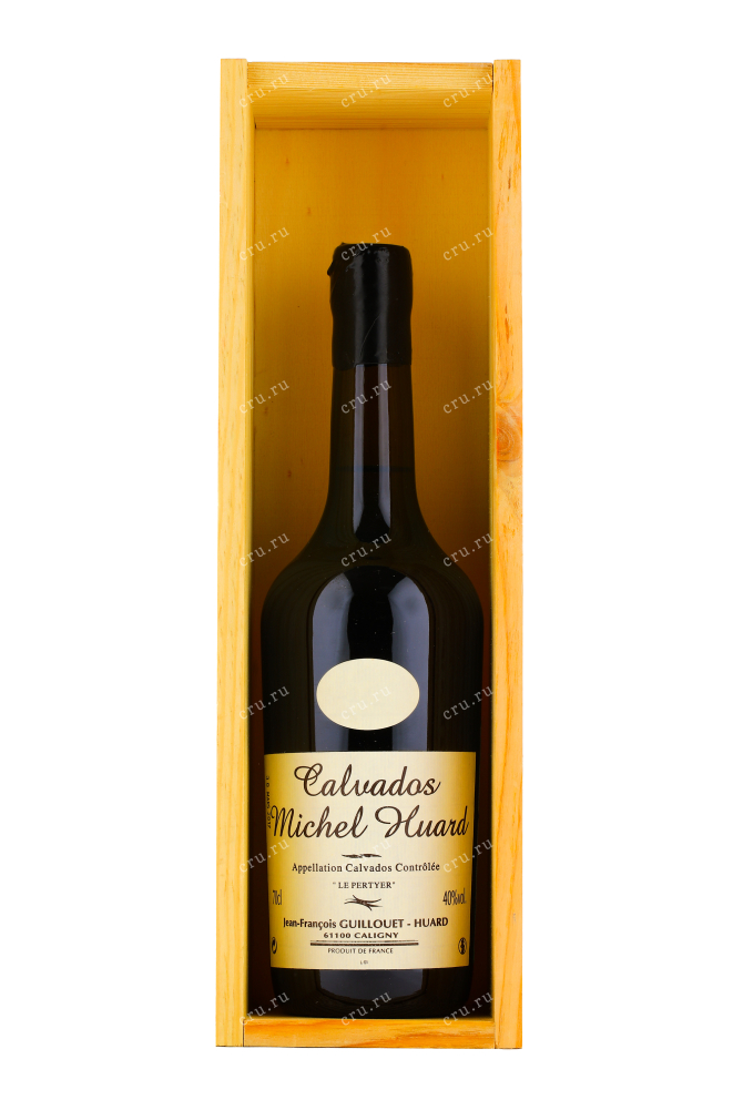 Бутылка кальвадоса Мишель Уард 2003 0.7 в деревянном пенале