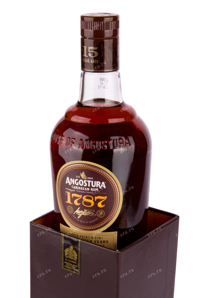 Бутылка рома Ангостура 1787 Эйджид 15 лет 0.7 в подарочной коробке