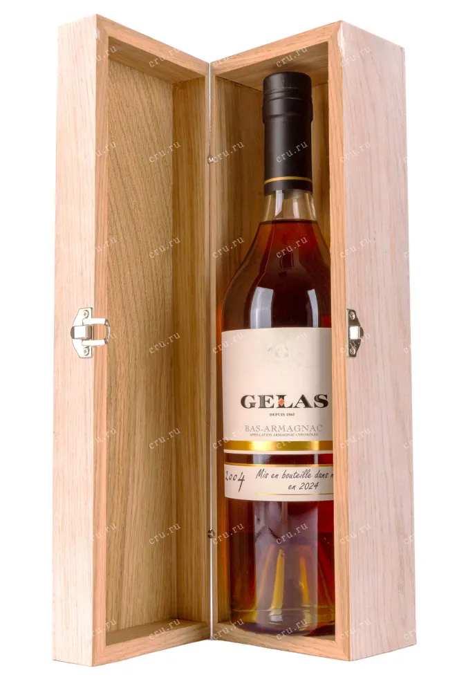 В деревянной коробке Gelas Bas Armagnac in gift box 2004 0.7 л