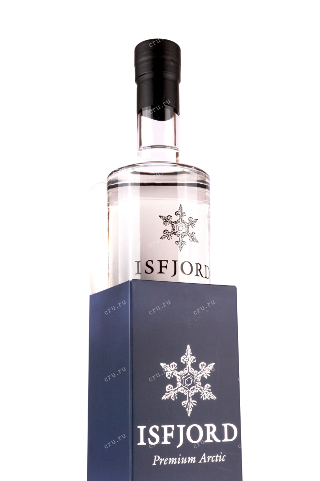 В подарочной коробке Isfjord Premium Arctic Vodka 0.7 л