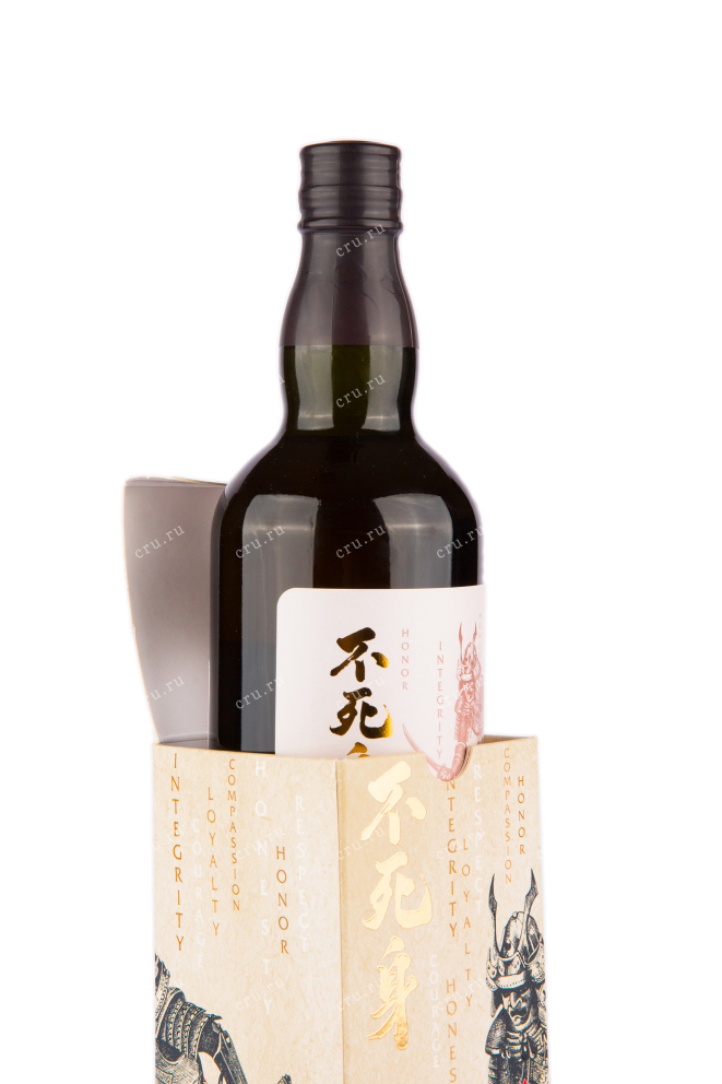 Бутылка виски Fujimi 0.7 в подарочной коробке