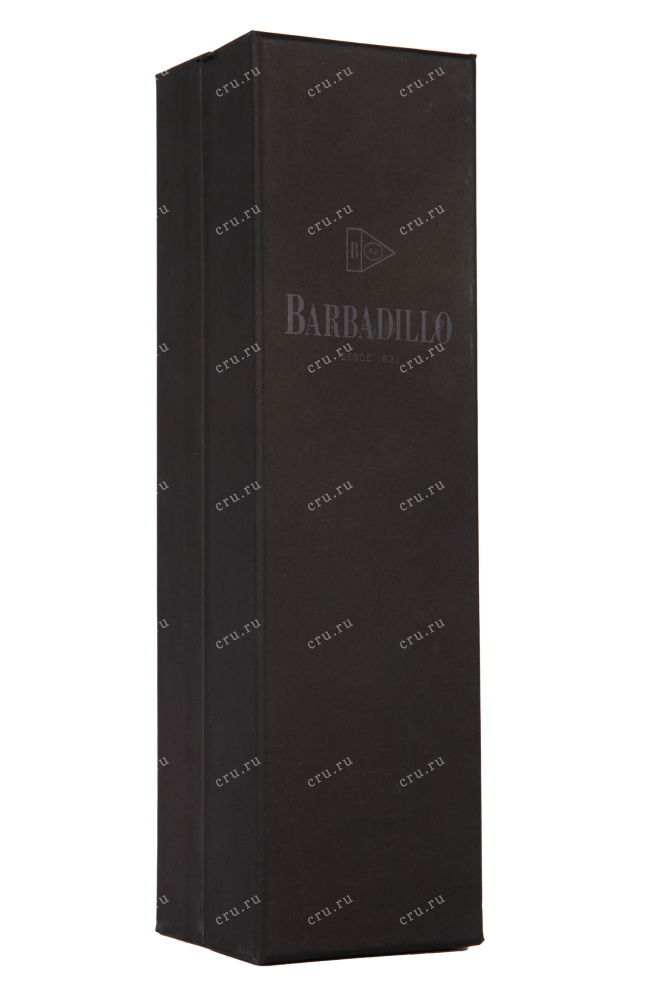 Херес Barbadillo Oloroso Seco 30 Years Old with gift box 1991 0.375 л