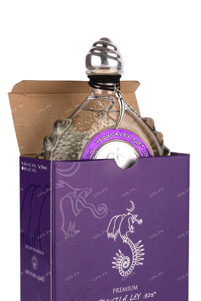 В подарочной коробке Ley 925 Anejo Cristalino Diamond Premium gift box  0.75 л