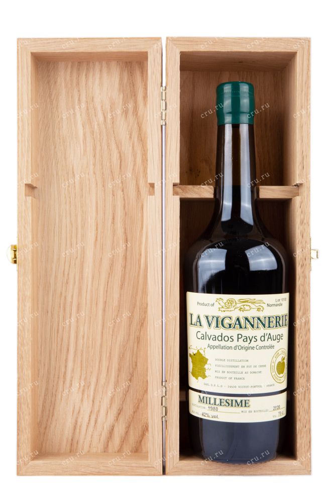 Бутылка кальвадоса Ла Виганери 1980 0.7 в деревянной коробке