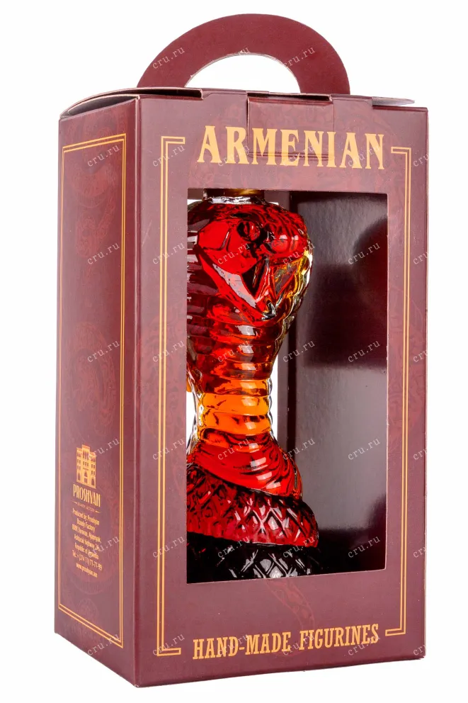 В подарочной коробке Armenian 7 years old (snake) in gift box 0.5 л