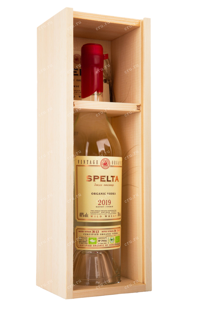 Бутылка водки Spelta Wild wheat wood box 0.7 в деревянной коробке
