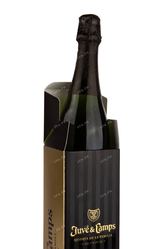 Подарочная коробка игристого вина Juve y Camps Cava Reserva de la Familia Gran Reserva Brut Nature with gift box 0.75 л