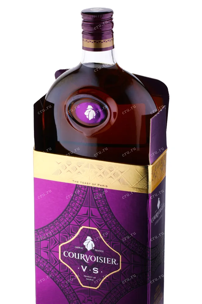 В подарочной коробке Courvoisier VS 0.5 л