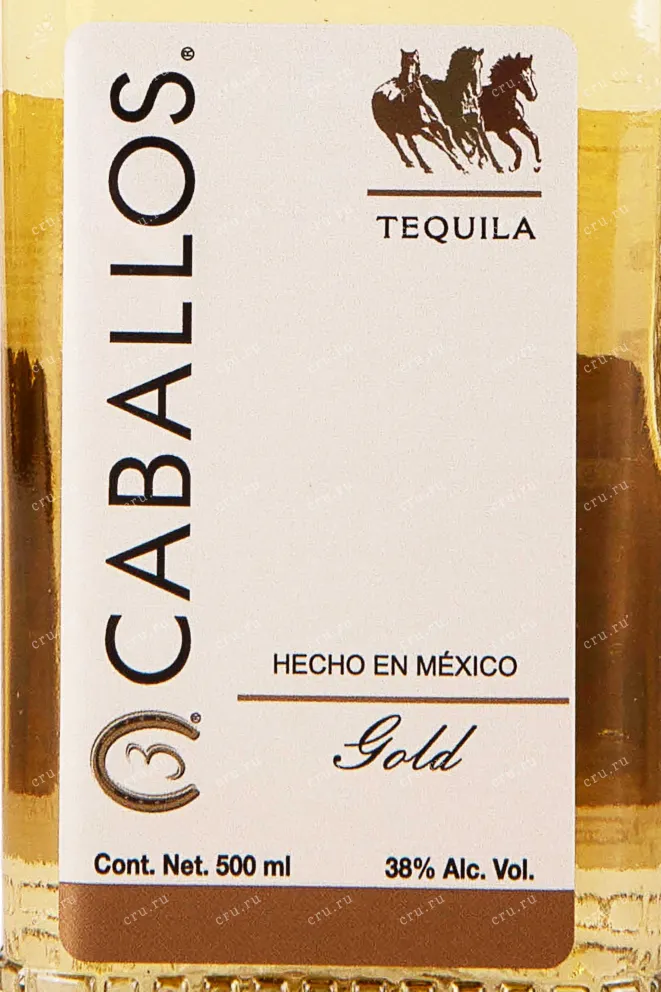 Этикетка 3 Caballos Gold 0.5 л