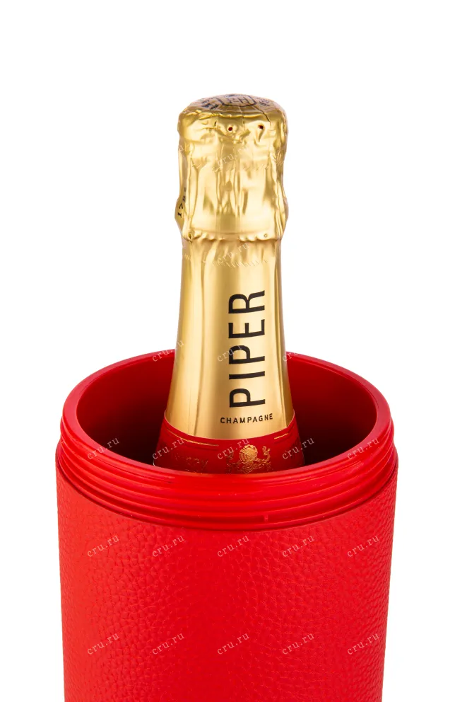 Подарочная коробка игристого вина Piper-Heidsieck Essentiel Cuvee Brut with gift box 0.75 л