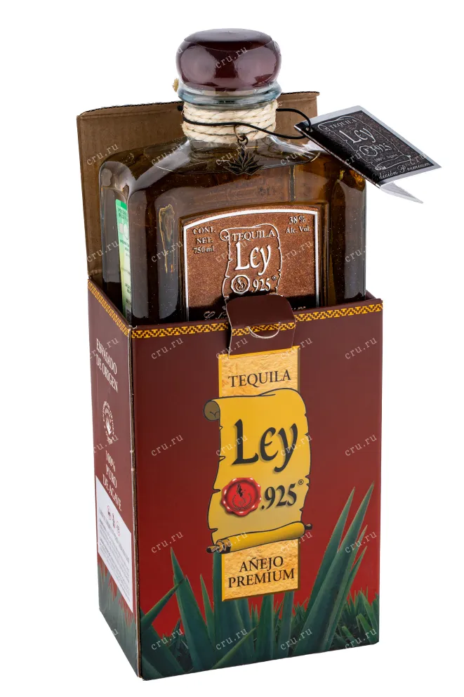 В подарочной коробке Ley 925 Anejo in box 0.75 л