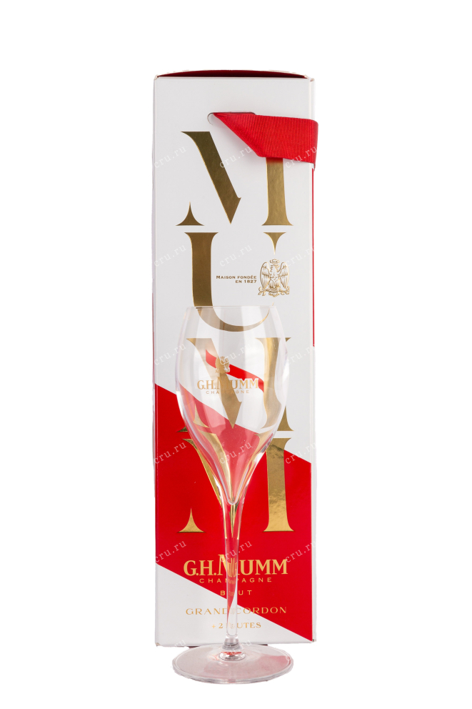 Набор с бокалами Mumm Grand Cordon Brut in giftset with 2 glasses 2016 0.75 л