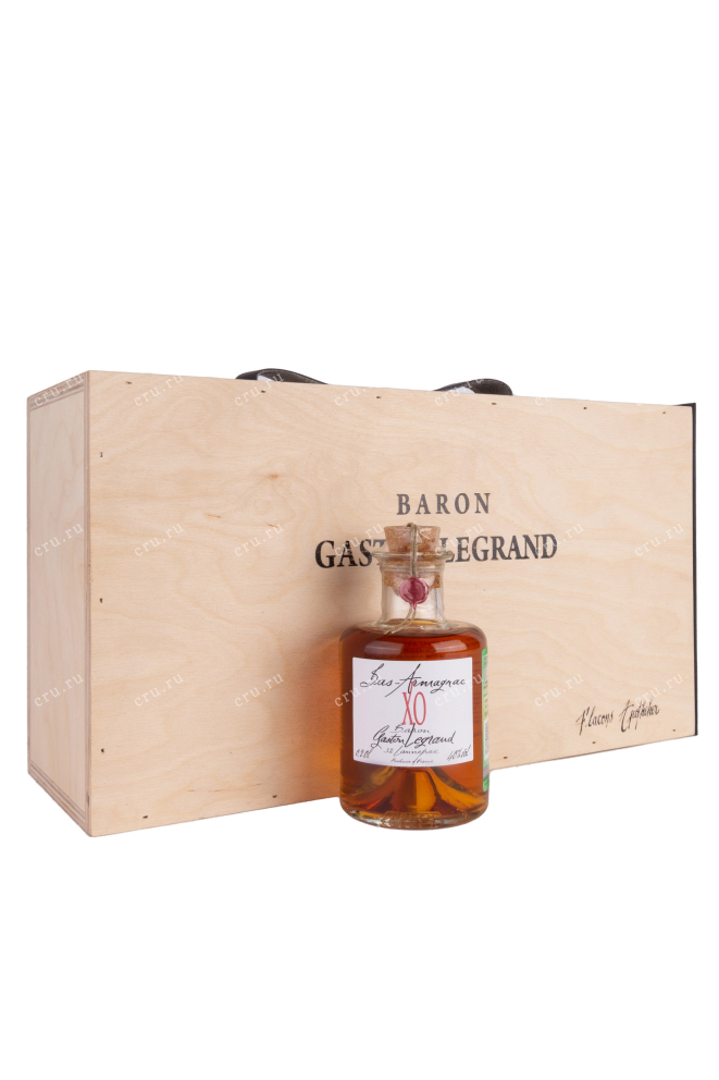 В деревянной коробке Baron G. Legrand Bas Armagnac XO gift set 4 wooden box 0.2 л
