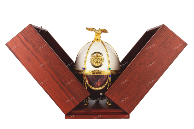 В подарочной коробке Imperial Collection Super Premium Faberge white-red in wooden box 0.7 л