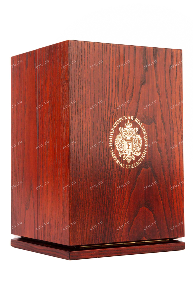 Подарочная коробка водки Императорская Коллекция Супер Премиум Фаберже серебро деревянная коробка 0.7