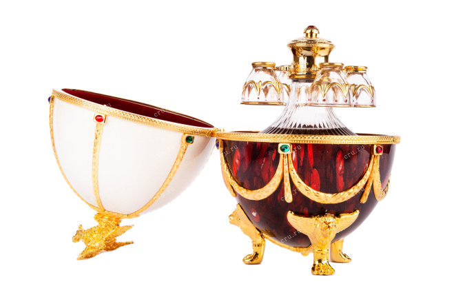 Бутылка водки Imperial Collection Pearl and Ruby Faberge Egg 0.7 в яйце фаберже